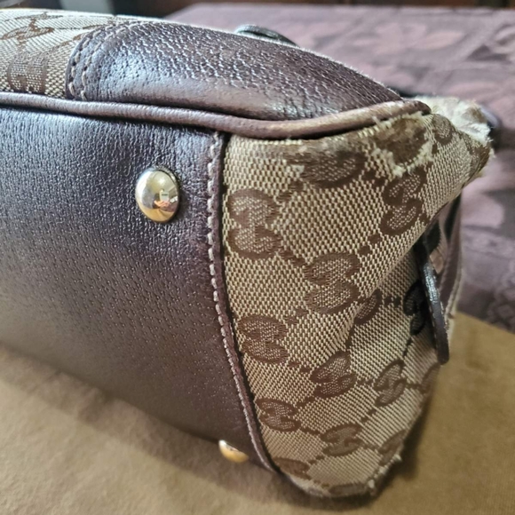 Authentic Gucci Purse - Picture 6 of 8